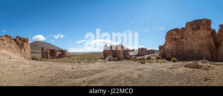 Panoramablick über Felsformationen Bolivean Altiplano - Abteilung Potosi, Bolivien Stockfoto