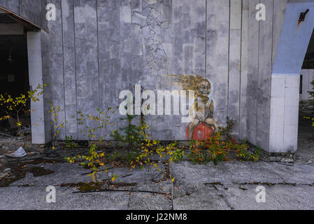 Graffiti an der Wand des Einkaufszentrums in Pripyat ghost Stadt Chernobyl Nuclear Power Plant Zone der Entfremdung in der Ukraine Stockfoto