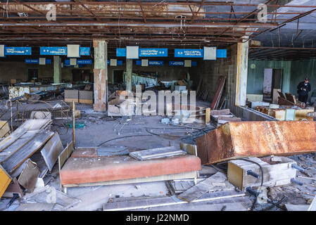 Einkaufszentrum in Pripyat ghost Stadt von Tschernobyl Nuclear Power Plant Zone der Entfremdung um Reaktorkatastrophe in der Ukraine Stockfoto