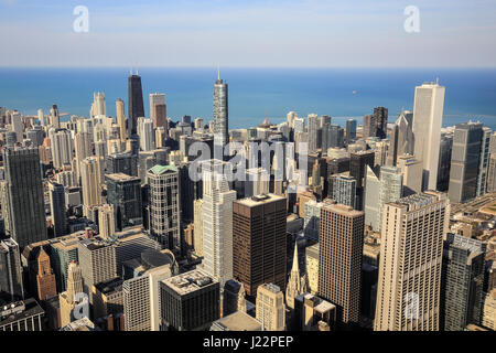 Skyline im Vordergrund des Michigansees, Blick vom John Hancock Center in Chicago, Illinois, USA Stockfoto