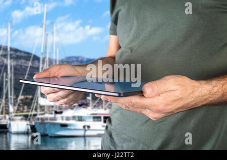 Segeln, Technologie, Tourismus, Reisen und Menschen-Konzept Stockfoto