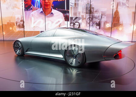 FFRANKFURT - 23 SEPTEMBER: Der Mercedes-Benz "Concept IAA" (intelligente aerodynamische Automobile) September 23, 2015 in Frankfurt am Main, Deutschland Stockfoto