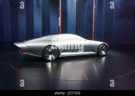 FFRANKFURT - 23 SEPTEMBER: Der Mercedes-Benz "Concept IAA" (intelligente aerodynamische Automobile) September 23, 2015 in Frankfurt am Main, Deutschland Stockfoto