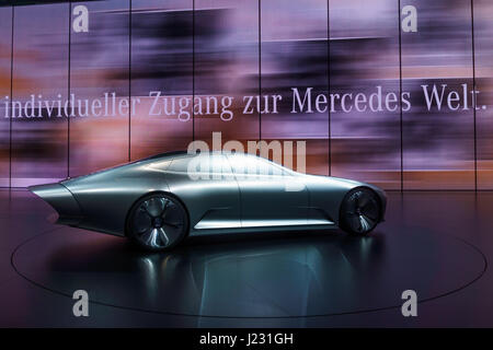 FFRANKFURT - 23 SEPTEMBER: Der Mercedes-Benz "Concept IAA" (intelligente aerodynamische Automobile) September 23, 2015 in Frankfurt am Main, Deutschland Stockfoto