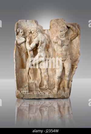 Römischer Tempel freize Relief, Skulptur von Herakles bereitet die libyschen Riesen Antaios Ringen. Aphrodisias Museum, Aphrodisias, Türkei. Herakles Stockfoto