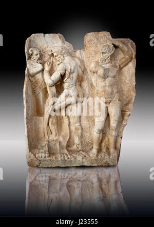 Römischer Tempel freize Relief, Skulptur von Herakles bereitet die libyschen Riesen Antaios Ringen. Aphrodisias Museum, Aphrodisias, Türkei. Herakles Stockfoto