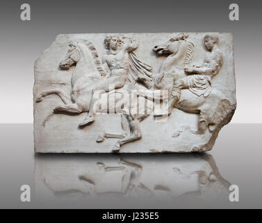 Releif Marmorskulpturen aus dem Fries rund um den Parthenon Block II. Aus dem Parthenon von der Akropolis in Athen. Eine britische Museumsausstellung genannt Stockfoto