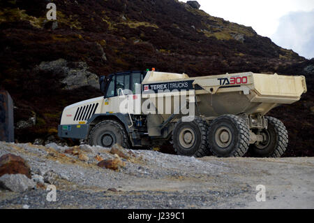 Die TA300 Terex artikuliert Dump Truck in Mining Operations bei Foss Barytes Mine in der Nähe von Aberfeldy, Tay Forest Park, Schottisches Hochland verwendet. Stockfoto