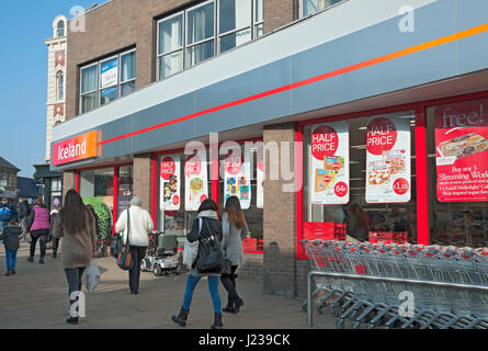 Island Supermarkt Shop Shop Außenfassade an der Bridlington High Street East Yorkshire England UK Großbritannien Großbritannien Stockfoto