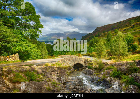 Ashness Brücke im englischen Lake District, England, UK Stockfoto