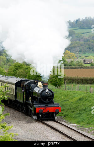 Dampfzug auf der Gloucestershire und Warwickshire Railway in der Nähe von Toddington, Gloucestershire, UK Stockfoto