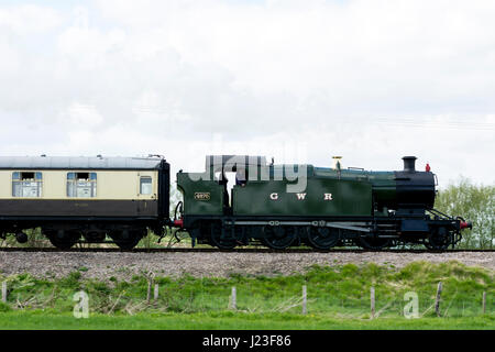 Dampfzug auf der Gloucestershire und Warwickshire Railway in der Nähe von Toddington, Gloucestershire, UK Stockfoto