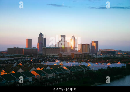 Skyline der Stadt Tampa, Panoramablick bei Sonnenuntergang, Florida, USA Stockfoto