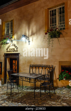 SIGHISOARA, Rumänien - 7. Juli 2015: Nachtansicht der historischen Stadt Sighisoara/Schäßburg. Stadt, in der Vlad Tepes Dracula geboren wurde Stockfoto