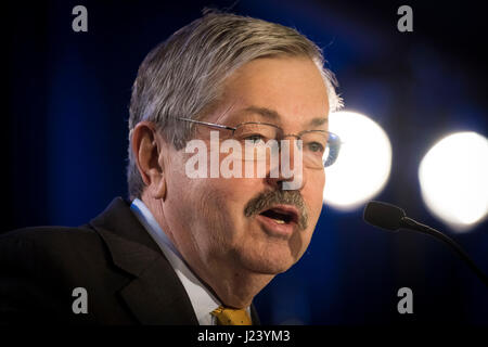 Gouverneur von Iowa Terry Branstad, befasst sich mit die USDA 93. jährliche Agricultural Outlook Forum 23. Februar 2017 in Arlington, Virginia. Stockfoto