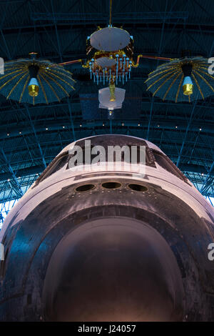 Das Space Shuttle Discovery im Steven F. Udvar-Hazy Center, das Smithsonian Nat. Air and Space Museum Anhang an Int Flughafen Dulles, Virginia. Stockfoto