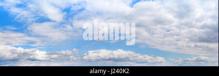 Sky Panorama. Schönen bewölkten Himmel in hoher Auflösung. Stockfoto