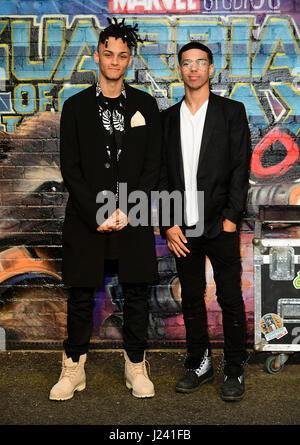 Nathan Lewis und Kieran Alleyn Teilnahme an der Europäischen Premiere of Guardians der Galaxie Vol. 2 statt auf der Eventim Apollo, London. Stockfoto