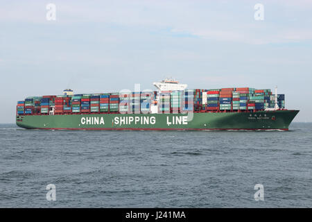 CSCL SATURN eingehende Rotterdam. CSCL fusionierte mit COSCO, China COSCO Shipping ab Januar 2016. Stockfoto