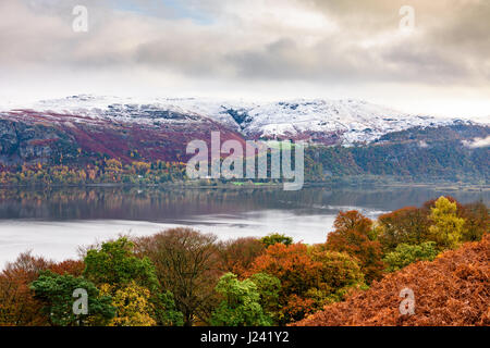 Derwent Water, Castlerigg Fell und Ashness fiel betrachtet von Cat-Glocken in der Nähe von Keswick im englischen Lake District National Park, Cumbria, England. Stockfoto