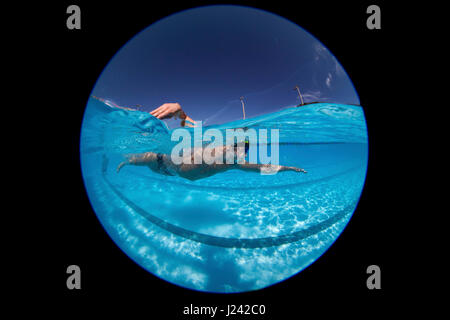 Vorbereitung für Orange Schüssel schwimmen Classic Stockfoto