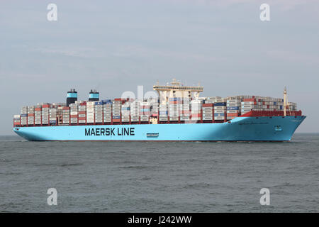 MAERSK MC-KINNEY MØLLER auf seiner Jungfernfahrt nach Rotterdam. Zu diesem Zeitpunkt hatte es die größte Ladekapazität in TEU Schiffe weltweit. Stockfoto