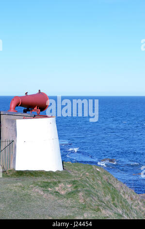 Die Torry Coo (Kuh) ist ein ehemaliger Nebelhorn unterhalb Girdleness Leuchtturm, Aberdeen, Schottland, Versand von Nebel aber Bot verwendet seit den 1980er Jahren warnen Stockfoto