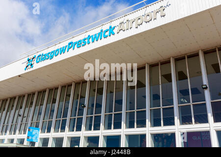 Haupteingang-Schild am Flughafen Glasgow-Prestwick, Prestwick, Ayrshire, Schottland. Dieser Flughafen hat von der schottischen Regierung gekauft worden und hat n Stockfoto