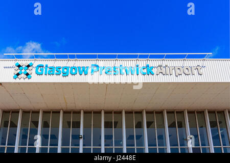 Haupteingang-Schild am Flughafen Glasgow-Prestwick, Prestwick, Ayrshire, Schottland. Dieser Flughafen hat von der schottischen Regierung gekauft worden und hat n Stockfoto