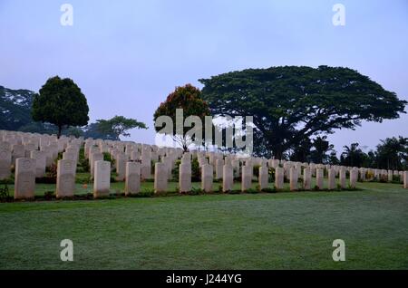 Gräber der britischen, australischen und Commonwealth-Soldaten in Singapur Kranji War Memorial Cemetery Stockfoto