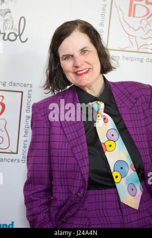 Beverly Hills, CA, USA. 23. April 2017. Komiker Paula Poundstone besucht die professionellen Tänzer Gesellschaft 30. jährliche Zigeunerin Auszeichnungen, die im Beverly Hilton Hotel in Beverly Hills, Kalifornien, USA am 23. April 2017 stattfand. Bildnachweis: Sheri Determan/Alamy Live-Nachrichten Stockfoto
