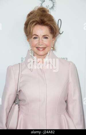 Beverly Hills, CA, USA. 23. April 2017. Schauspielerin Suzanne Rogers besucht die professionellen Tänzer Gesellschaft 30. jährliche Zigeunerin Auszeichnungen, die im Beverly Hilton Hotel in Beverly Hills, Kalifornien, USA am 23. April 2017 stattfand. Bildnachweis: Sheri Determan/Alamy Live-Nachrichten Stockfoto