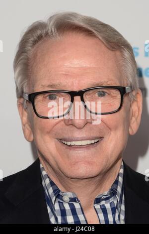 Beverly Hills, CA. 23. April 2017. Bob Mackie bei Ankunft für professionelle Tänzer Gesellschaft 30. Gypsy Awards, The Beverly Hilton Hotel, Beverly Hills, CA 23. April 2017. Bildnachweis: Priscilla Grant/Everett Collection/Alamy Live-Nachrichten Stockfoto