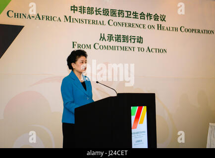 Pretoria, Südafrika. 24. April 2017. Chinesischer Vize-Premier Liu Yandong hält eine Rede auf der China-Afrika-Ministerkonferenz über Zusammenarbeit im Gesundheitswesen in Pretoria, Südafrika, am 24. April 2017. Bildnachweis: Zhai Jianlan/Xinhua/Alamy Live-Nachrichten Stockfoto