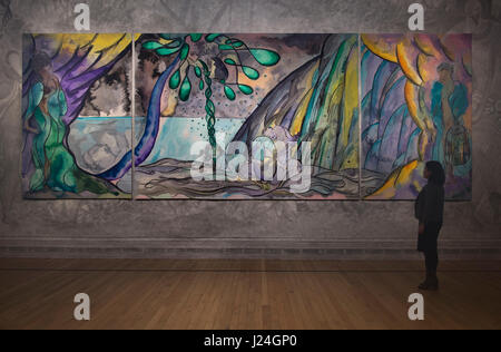National Gallery, London, UK. 25. April 2017. Turner-Preisträger Chris Ofili CBE enthüllt eine neue Teppich, handgewebt von Dovecot Wandteppich Studio. Im Auftrag der Clothworkers Unternehmen, hat mit dem international renommierten Dovecot Wandteppich Studio Ofili zusammengearbeitet. Das Bild spiegelt Ofilis laufenden Zinsen in der klassischen Mythologie und die Geschichten, die Magie und die Farbe der Trinidad Landschaft, die er bewohnt. Mit Galerie Mitarbeiter gestellt. Bildnachweis: Malcolm Park/Alamy Live-Nachrichten. Stockfoto