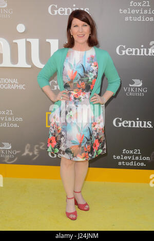 WESTWOOD, CA - 24 APRIL: Kate Flannery bei National Geographics Premiere Screening des Genies im Fox Theater in Westwood Village, Kalifornien am 24. April 2017. Bildnachweis: David Edwards/MediaPunch Stockfoto