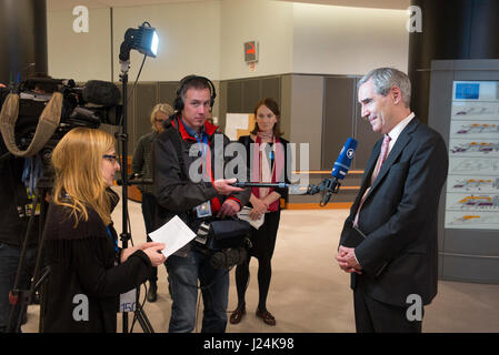 Brüssel, Belgien. 25. April 2017. Michael Ignatieff, Rektor der CEU während der Konferenz über die Zukunft von der Central European University im Europäischen Parlament Hauptquartier in Brüssel, Belgien auf 25.04.2017 von Wiktor Dabkowski Credit: Wiktor Dabkowski/ZUMA Draht/Alamy Live News Stockfoto