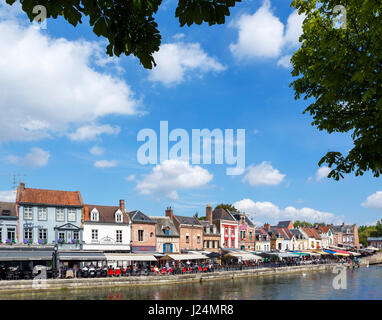 Der Fluss Somme und Quai Bleu im Quartier Saint-Leu, Amiens, Picardie, Frankreich Stockfoto