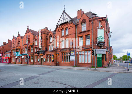 Das Royal Hotel mit Eckbar an der Nantwich Road in Crewe Chesthire, Großbritannien Stockfoto