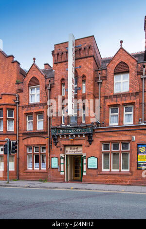 Das Royal Hotel in Nantwich Road in Crewe Cheshire UK Stockfoto