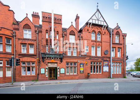 Das Royal Hotel in Nantwich Road in Crewe Cheshire UK Stockfoto