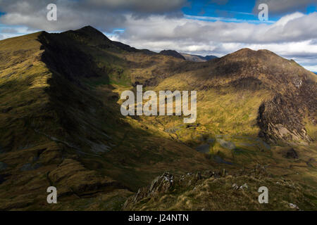 Snowdon und Y Lliwedd von Yr Aran, Snowdonia-Nationalpark, Wales Stockfoto