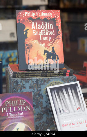 Bücher auf dem Display in einem Buchladen Stockfoto