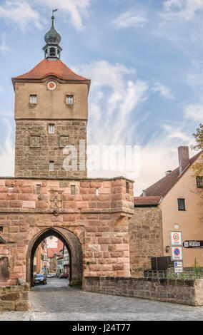 Obere Tor des Wolframs Eschenbach, Bayern, Deutschland | Obertor der Mittelalterliche Stadtmauer von Wolframs-Eschenbach, Bayern, Deutschland Stockfoto