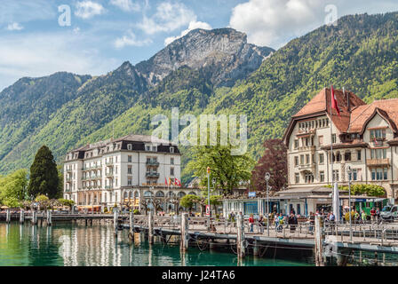 Seeufer von Brunnen, am Nordufer des Vierwaldstättersees, Schweiz Stockfoto