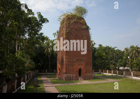 Ayodhya Motte oder Kodla Schmetterling in Ayodhya Dorf in Bagerhat gelegen. Eine fragmentarische alte Bangla Inschrift Datensätze, die die Motte etwa 1610 erbaut wurde, Stockfoto