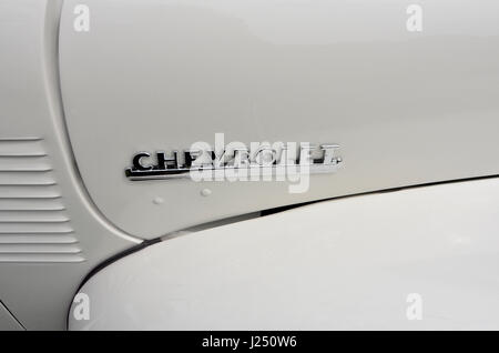 weißer Jahrgang Chevrolet hautnah mit Namensschild Stockfoto