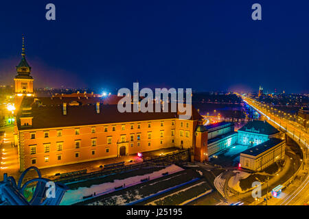 Nacht Panorama der königlichen Burg, Altstadt in Warschau und die meisten Slasko-Dabrowski und Aleja Solidarnosci Straße in der Nacht, Polen Stockfoto