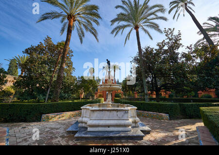 Gärten in Reales Alcazares in Sevilla - Residenz entwickelte sich aus einem ehemaligen maurischen Palast in Andalusien, Spanien Stockfoto