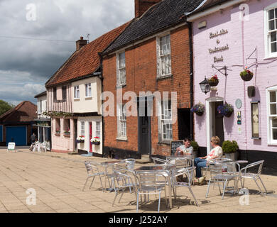 Historische Gebäude auf dem Marktplatz in Beccles, Suffolk, England, UK Stockfoto